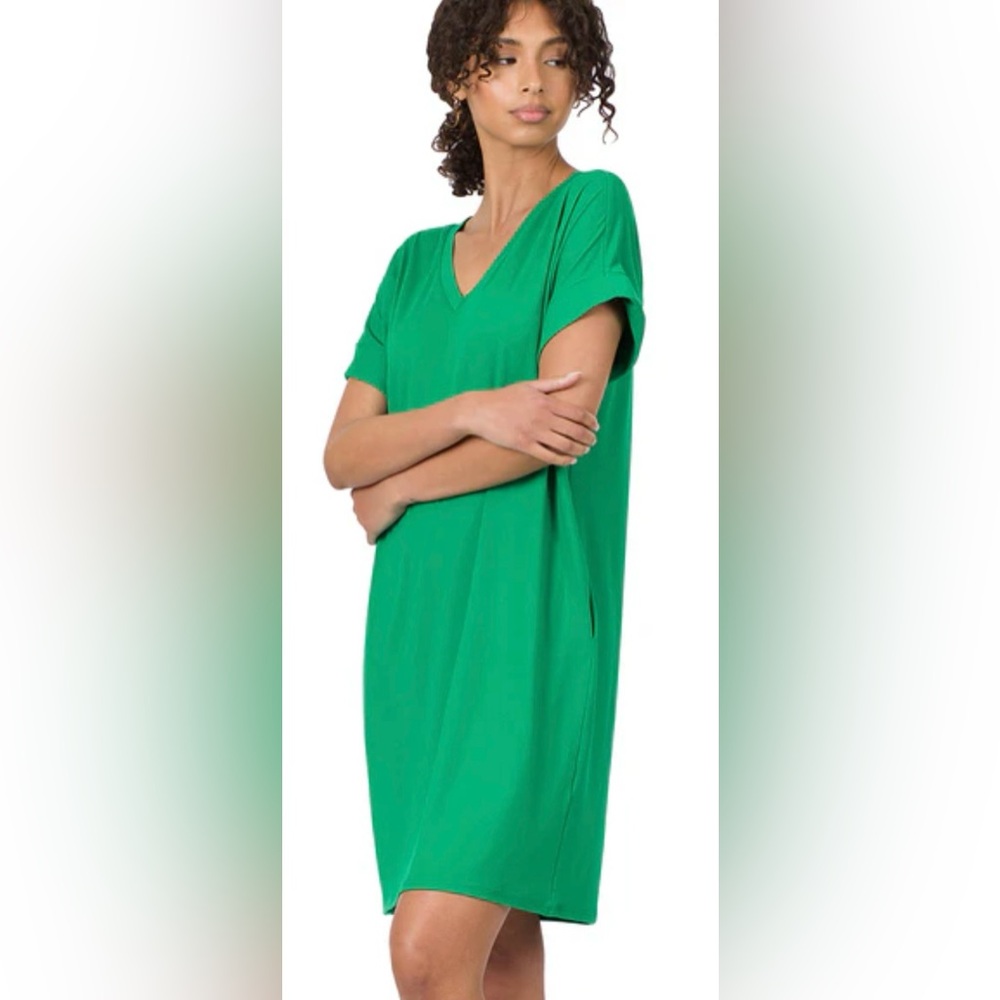 Zenana Outfitters Green V-Neck Short Sleeve Dress